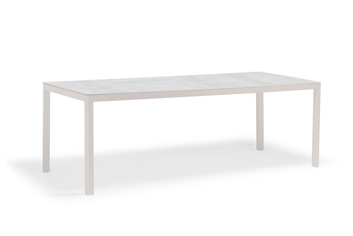 LOOP dining table